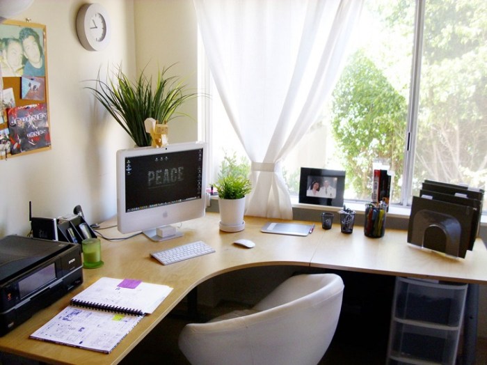 How to decorate bedroo with office desks