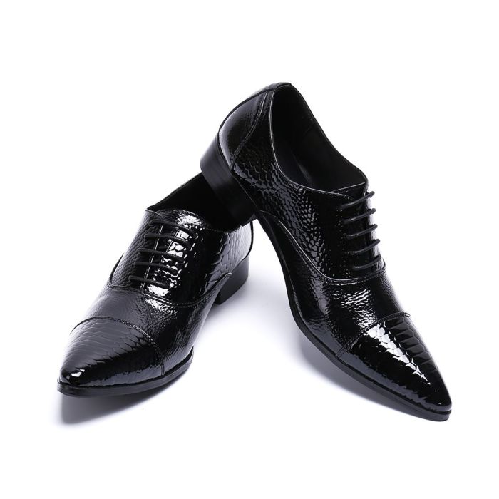 Mens White Pointed Toe Dress Shoes Elegant and Stylish Footwear Choice