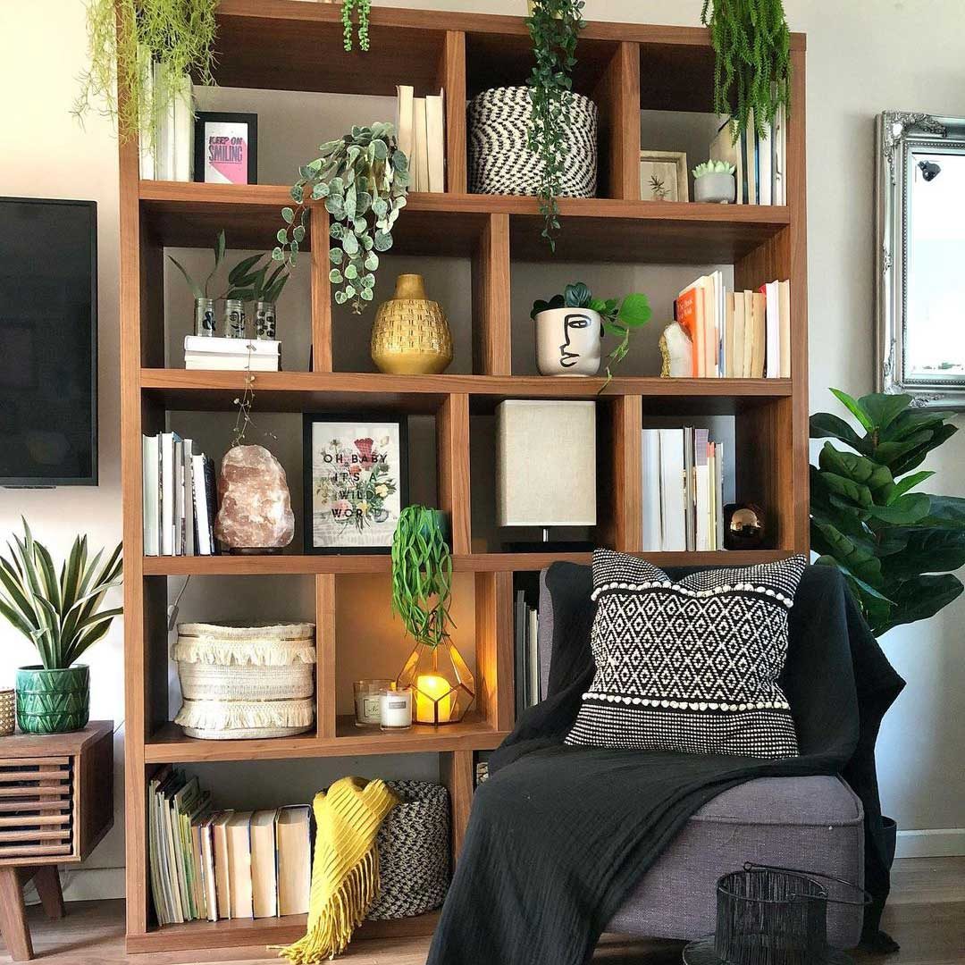 How to decorate my living room shelves